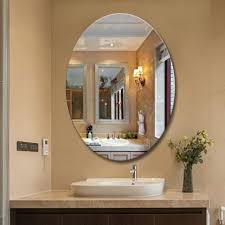 Mẫu gương phòng tắm đơn giản nhưng không đơn điệu.